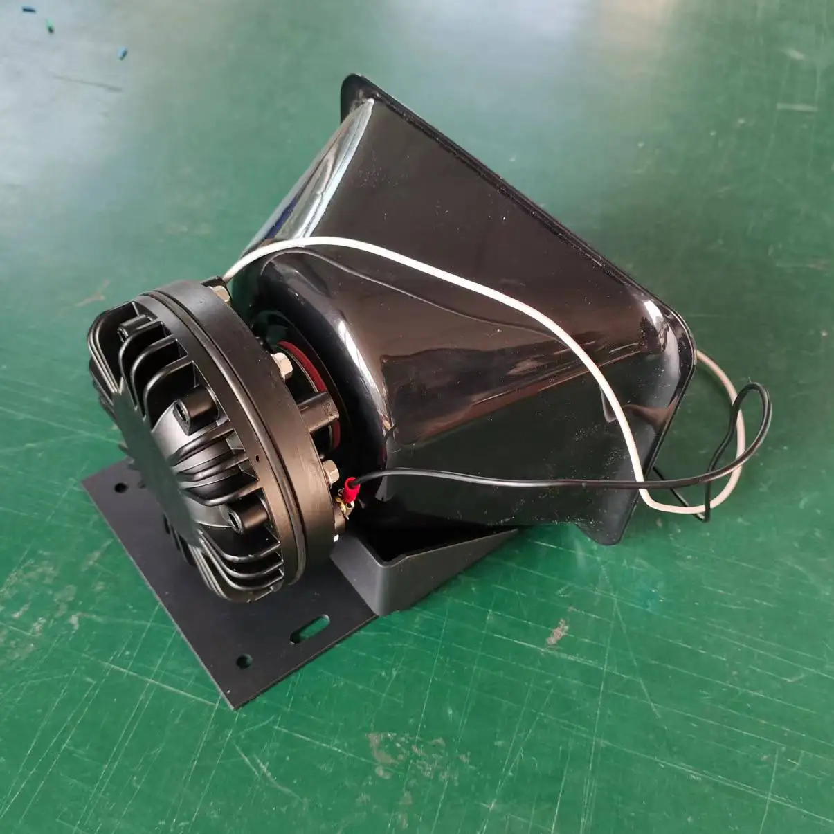 سيرينا هورن 100 وات مكبر صوت سيريني 11 أوم