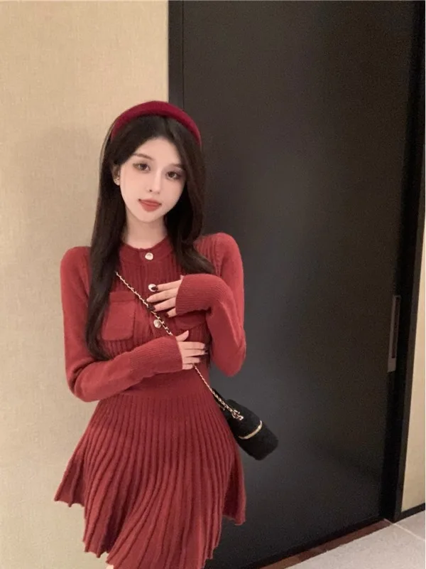 Spicy Girl High end Sexy Slim Fit Long sleeved Underlay Knitted Dress Women\'s 2024 Autumn/Winter Small Tall Pleated Skirt DS2T