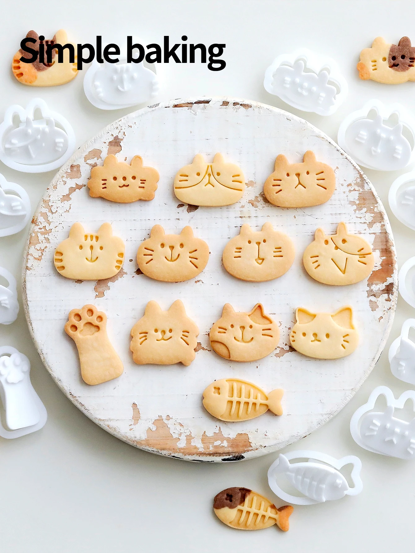 A Cute Little Cat Patterned Cookie Mold, a Cookie Stamp with Cat, Cat Paws and Little Fish Cartoon Patterns, a Cookie Cutter