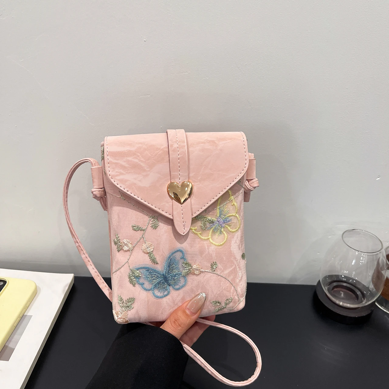 

Vintage Butterfly Floral Embroidered Crossbody Bag for Women Buckle Shoulder Bag – Elegant Chinese Style Phone Purse for Daily