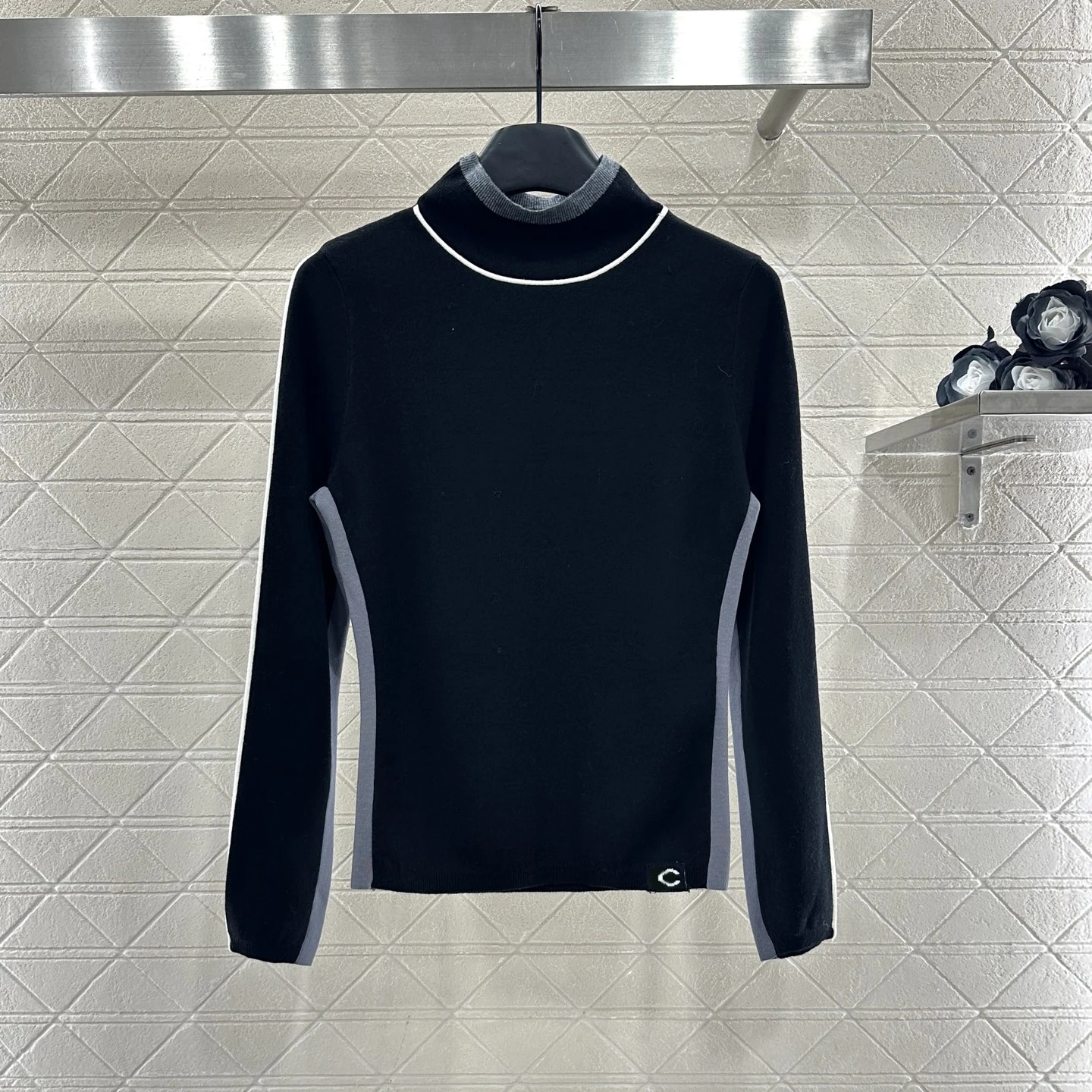 

2025 Winter Women's Turtleneck Base Layer Sweater – Wool-Blend Slim-Fit Knit Top with Contrast Stitch Detailing