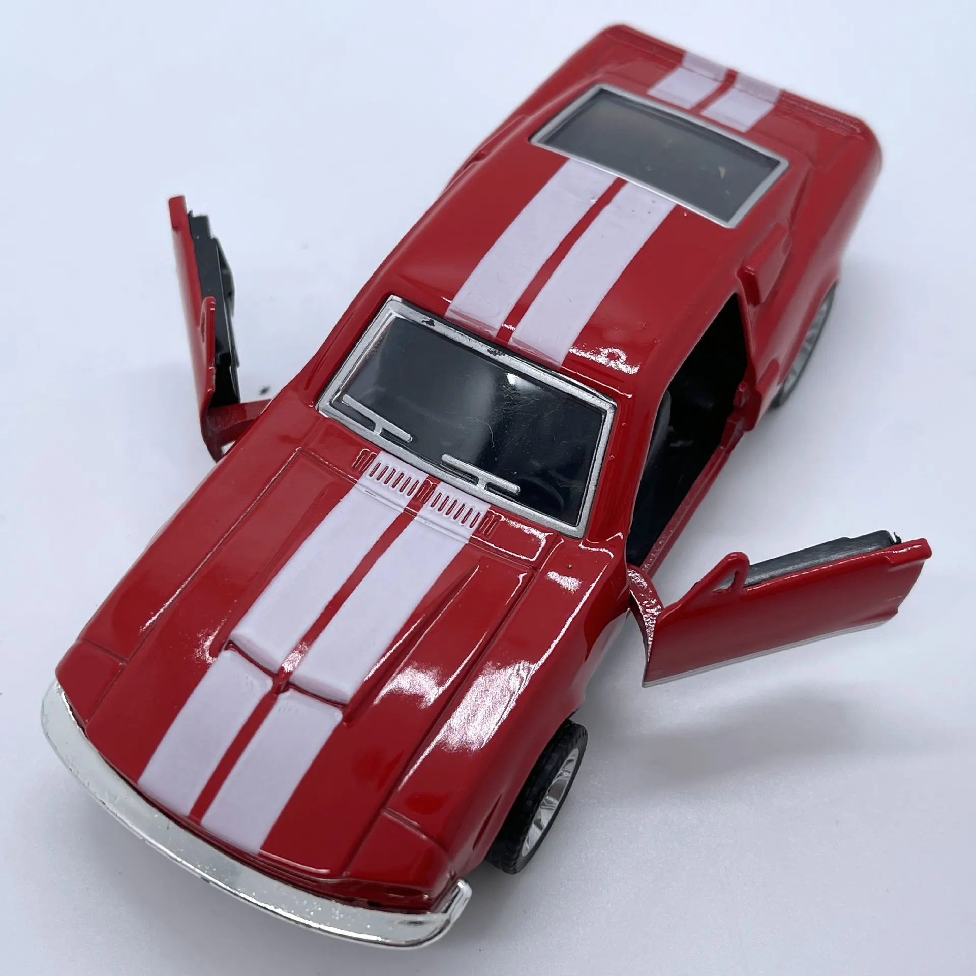 1:32 シミュレーションレトロクラシックカーおもちゃモデルドアを開けることができますプルバック車合金車の装飾品アメリカンマッスルカー男の子のおもちゃ