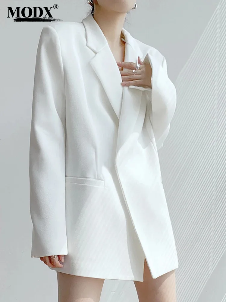 

[MODX] White Buckle Brief Elegant Blazer Women New Lapel Long Sleeve Loose Fit Jacket Fashion Tide Spring Autumn 2024