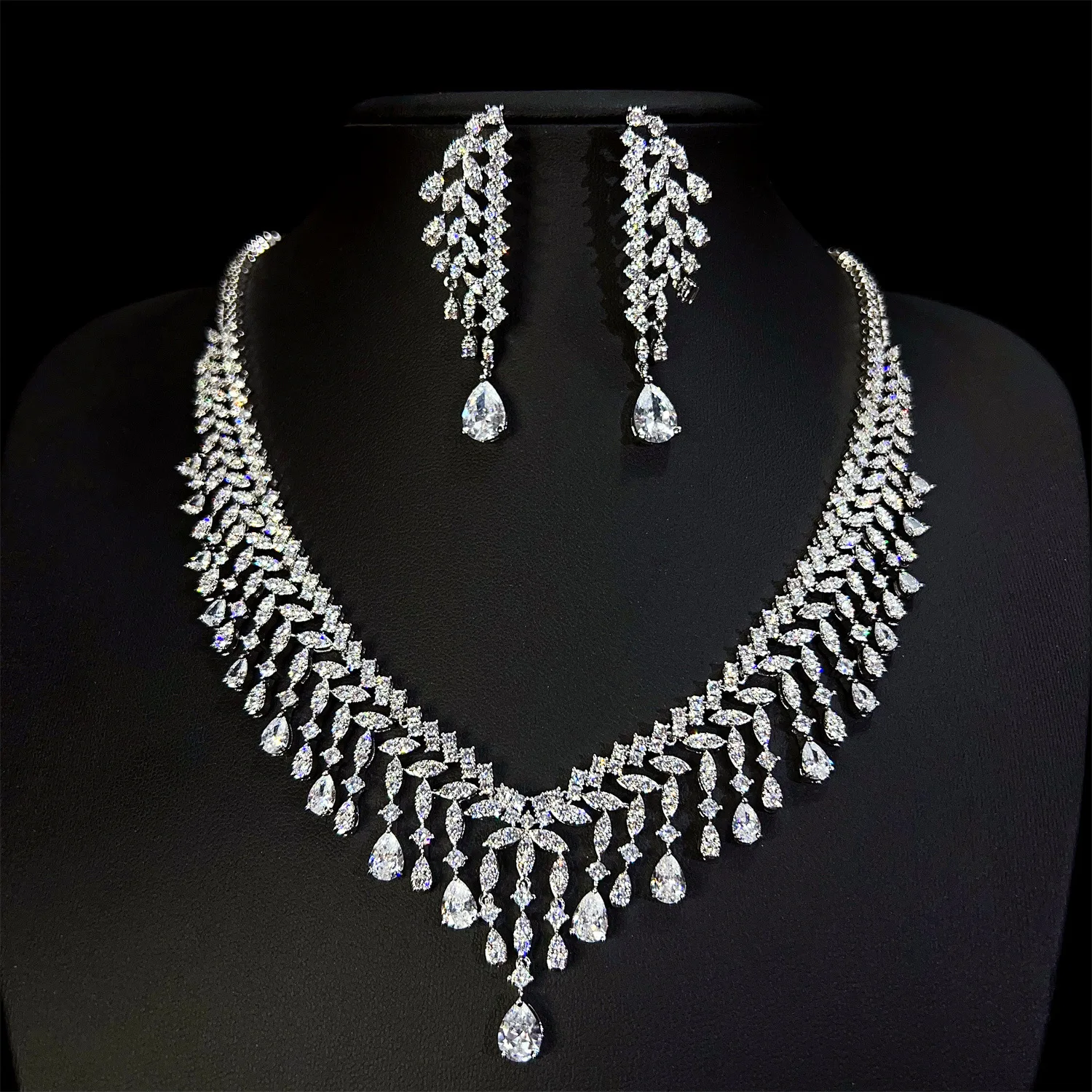 

Light Luxury Tassel Teardrop High Queen Dazzle Jewellery Necklace Earrings 2 Pcs Set Wedding Bridal Banquet Party Travel M-663