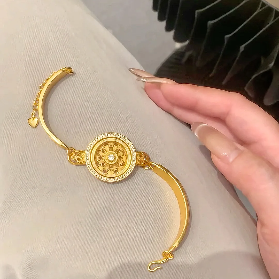 

Позолоченный 24-каратным золотом, устойчивый к выцветанию, ювелирный компас в магазинном стиле с инкрустацией стразами, вращающимся звездным колесом и регулируемым механизмом, 2026