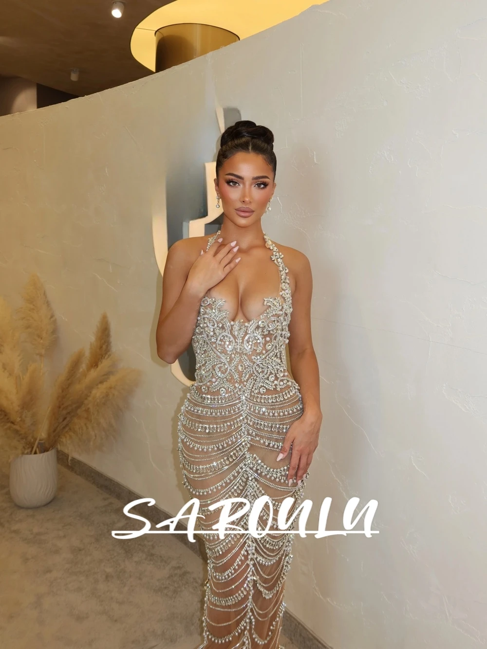 

Exquisite Sexy Halter Backless Evening Dress Delicate Crystals Pearls Beads Tassel Chic Banquet Wear Customized Formal Prom Gown
