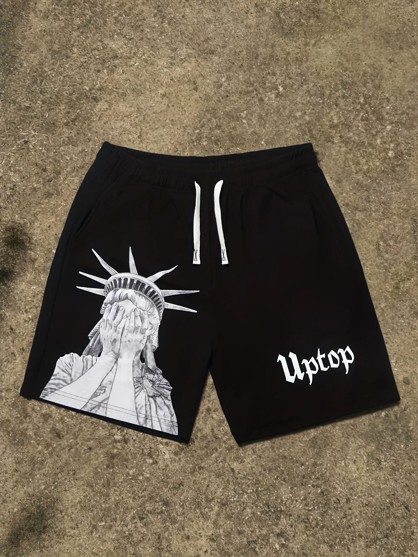 

Men's Casual Street Style Statue of Liberty Pattern Shorts Black Polyester Drawstring Waistband for Everyday Comfort