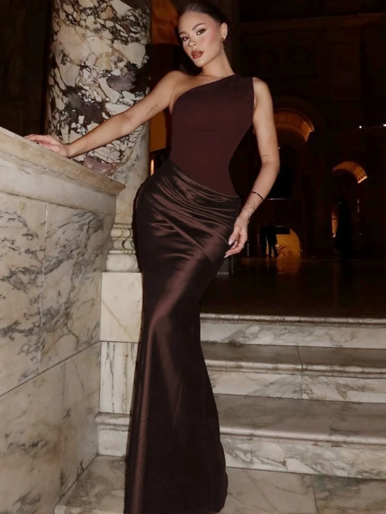 

Вечернее платье макси без рукавов с асимметричным вырезом и драпировкой на одно плечо, весна-лето 2026, женское, шикарное