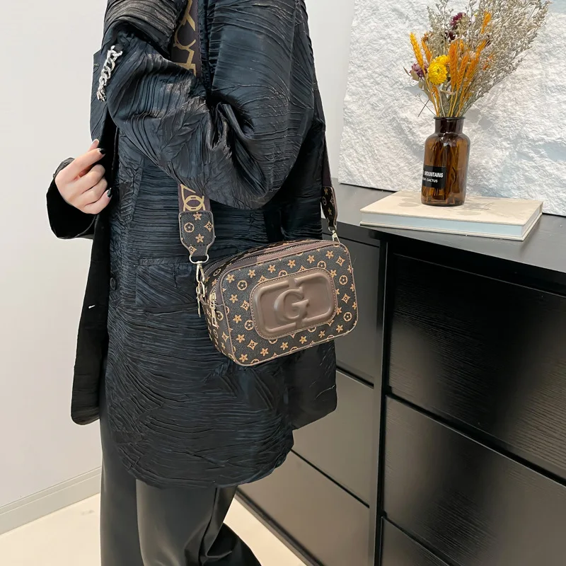 2025 Новая модная ретро-мода с широким плечевым ремнем, трендовая сумка через плечо на одно плечо, повседневная темпераментная универсальная женская сумка