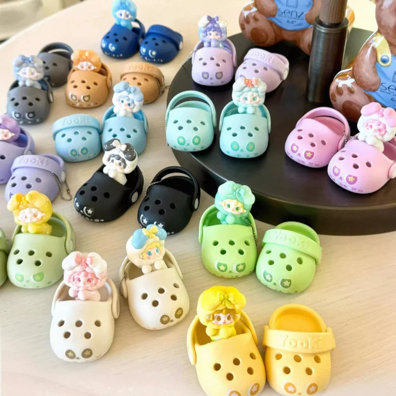 

Kawaii Yooki Oxygen Cute Cave Cave Shoes Series Blind Box 400% Body Детская обувь Сумки Подвесные украшения Подарок на день рождения для девочек Игрушки