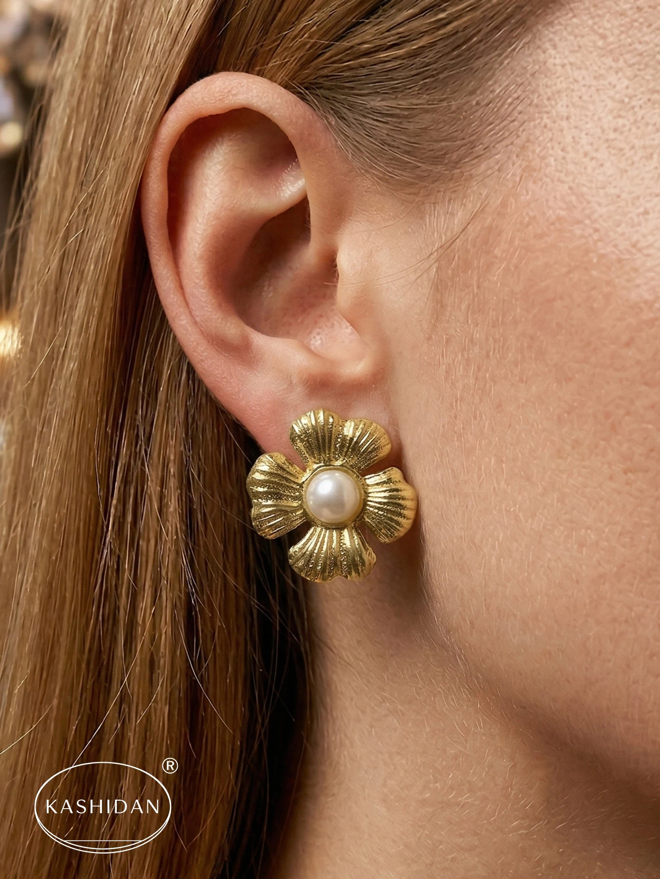 Vintage Gold Color Metal Floral Earrings Trendy Clover Flower Pearl Stud Earrings Wedding Gift