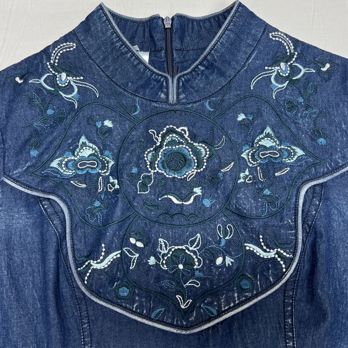 Abito lungo in Denim donna Vintage primavera autunno fiore ricamo manica lunga colletto alla coreana sirena Boho abito Casual M-3xl