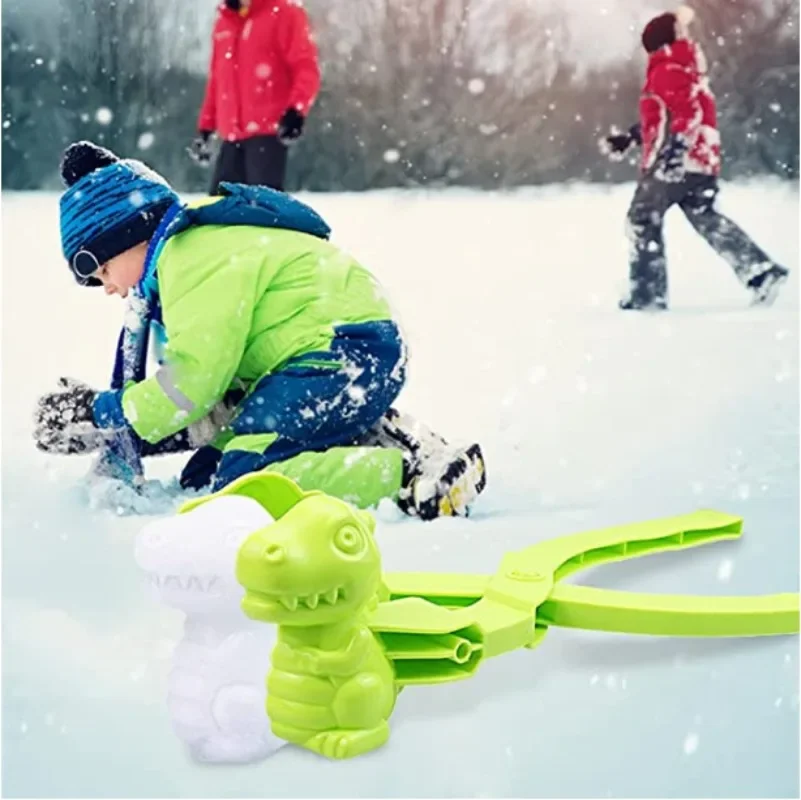 Snowflake Shaped Snowball Maker Clip Children Outdoor Plastic Winter Snow Sand Mold Tool for Snowball Fight Outdoor Fun Sports