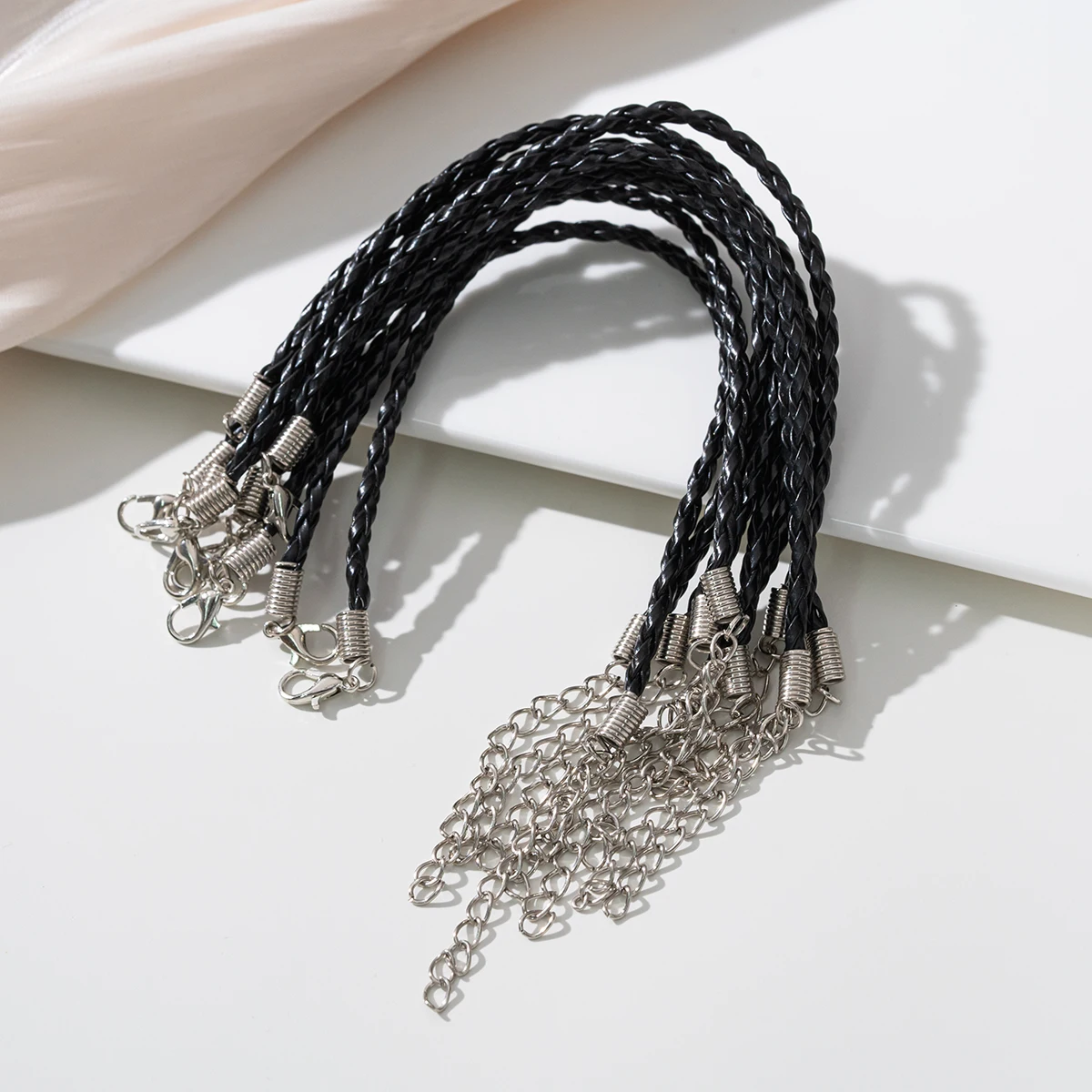 10 Stück Mixe Leder-Spitzen-Armbandschnur, geflochtene Seile mit Karabinerverschlüssen, verlängerte Kette für Handgelenk-Charms, Armbänder, Schmuckherstellung – Detail 5