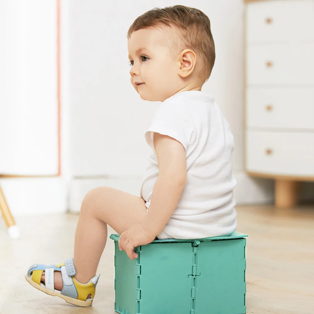 

1Pcs Portable Baby Folding Toilet Lightweight Travel Potty Foldable Baby Travel Toilet Car Foldable Closestool