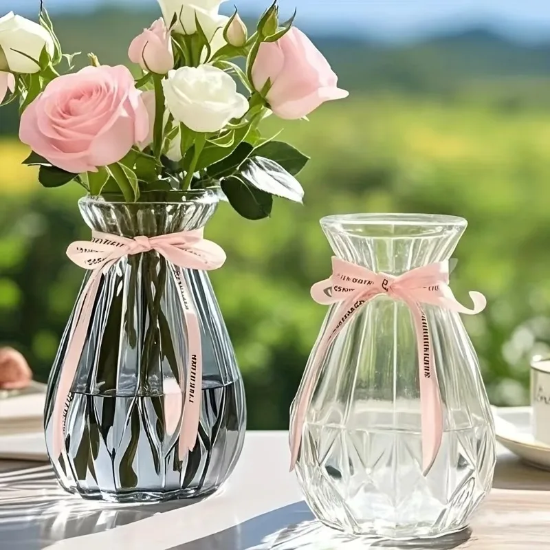 Glühbirnen-Vasen |   Kleine Hochzeits-Tischdekorationen, Blumenarrangements, Ladenauslagen, Blumenläden, Dekorative Vasen für Hotels