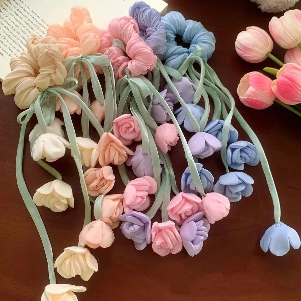 Coletero Floral de Tulipanes con Cinta Colgante, Diseño Etéreo, Le Muguet, Decoración con Cinta Colgante para Peinado