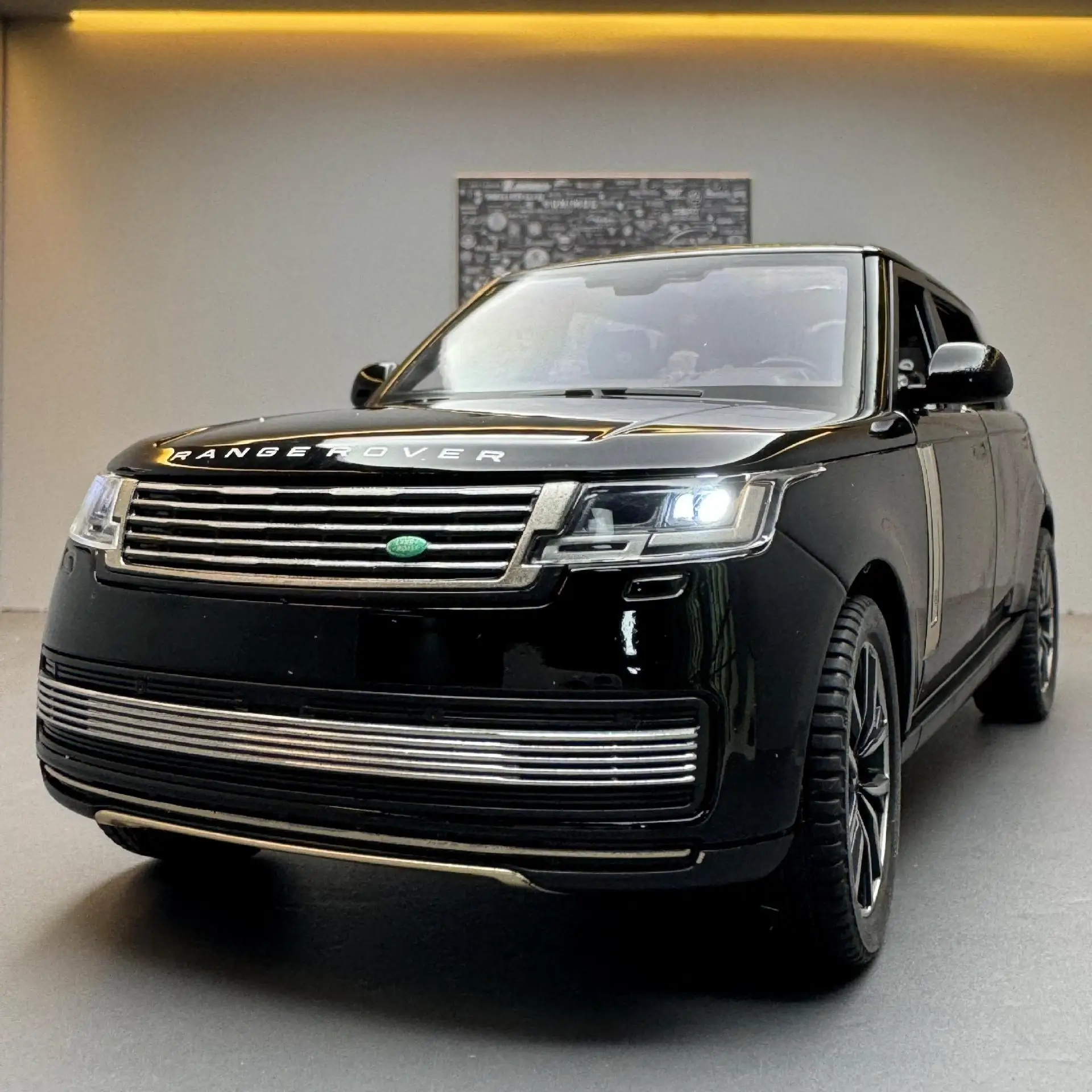 

Модель автомобиля Qiyi Alloy 1:24 Range Rover 2022, внедорожник со звуком и светом, музыкальная игрушечная машинка, сувенир