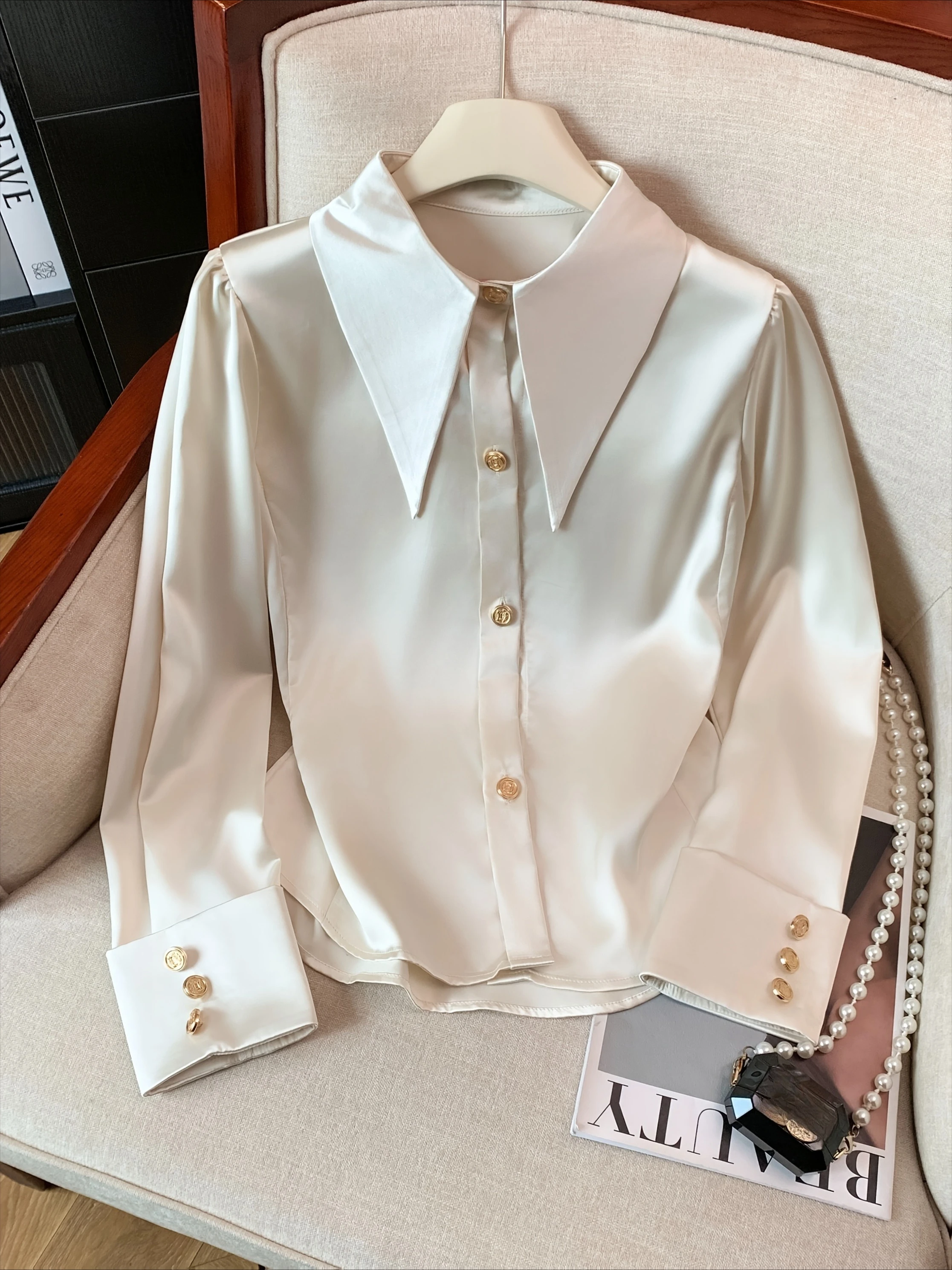 Francuska Retro Satynowa Bluzka Damska Elegancka Koszula z Kołnierzykiem i Długim Rękawem Złote Guziki Dopasowana Szlachetna Dama Szykowna Biurowa Nowa