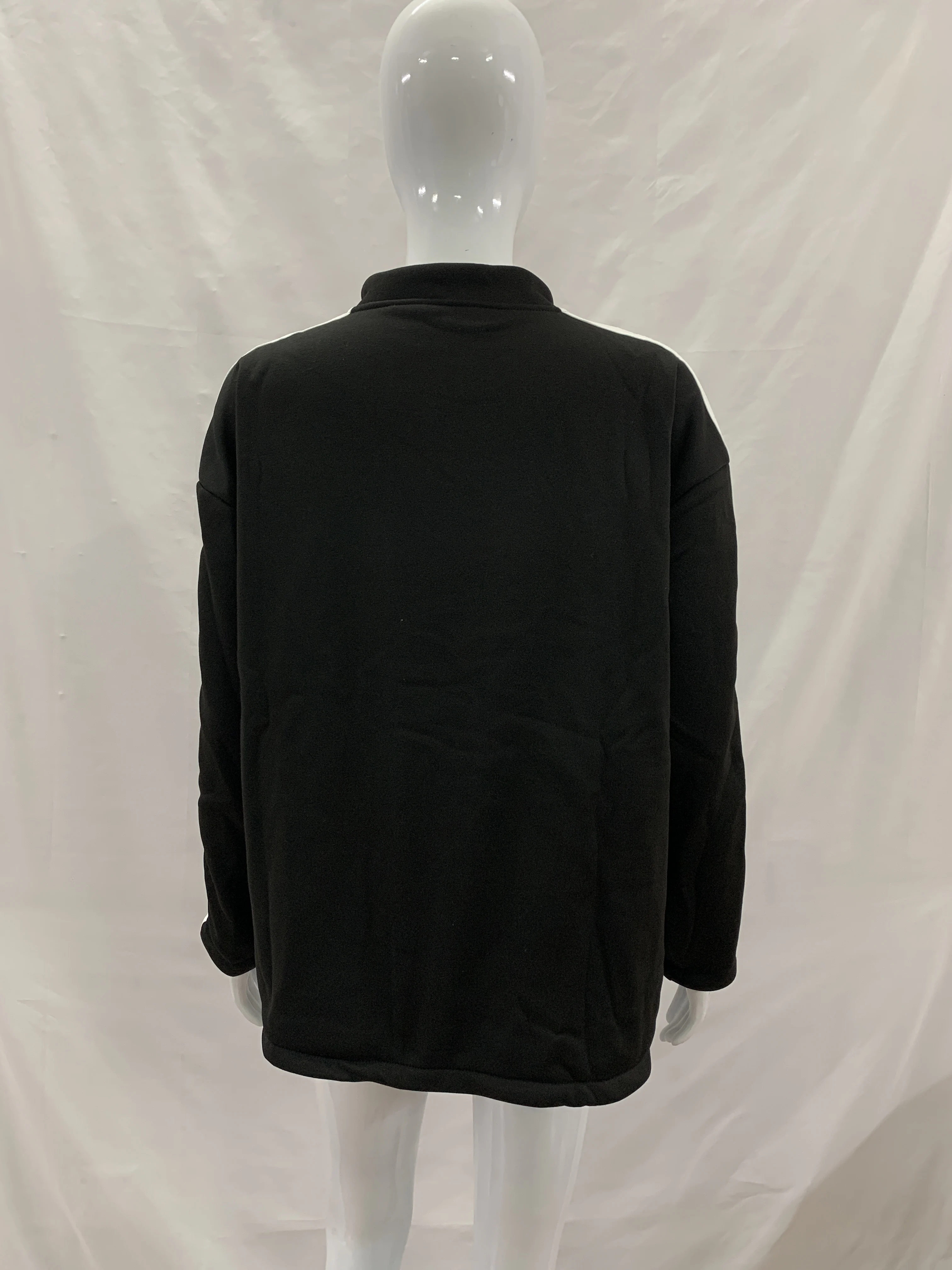 Neuer Strickcardigan im chinesischen Nationalstil mit Streifenmuster, Kragen, Schnalle, doppelten Taschen an den Ärmeln und Kontrastfarben – ein trendiger Mantel. – Detail 10