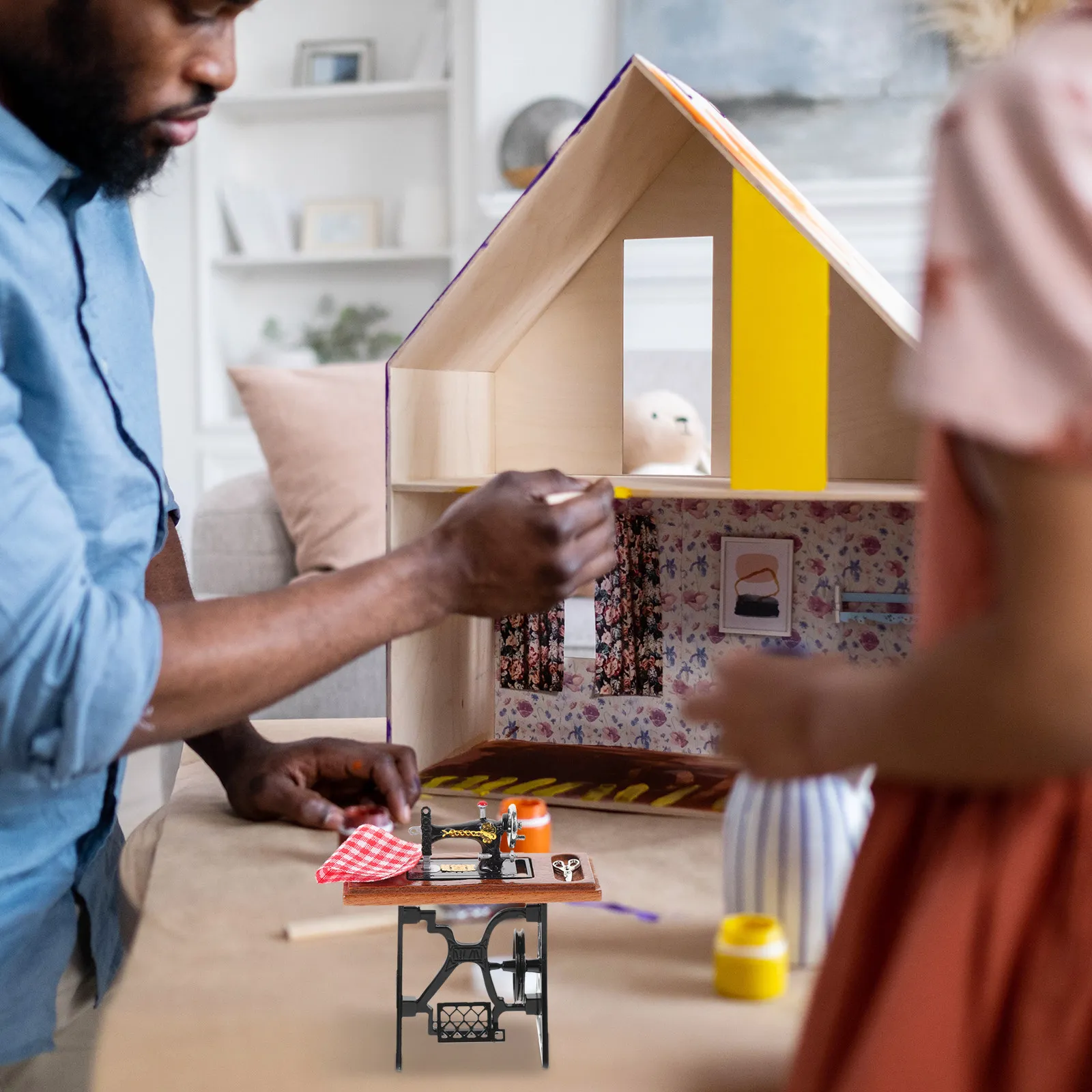 

Миниатюрная швейная машинка для декора кукольного домика, винтажный стиль, реалистичная, износостойкая, легкая, для демонстрации на домашнем или офисном столе