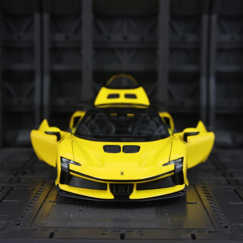 

Модель автомобиля Bburago 1:24, имитация Ferrari SF90 XX Stradale, из сплава, с открывающимися дверями и багажником, богатая детализация, высокое качество изготовления.