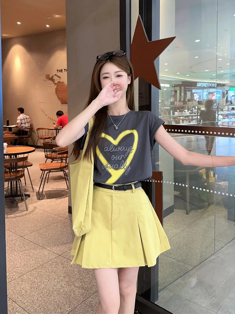 

Korean Style Heart Letter Print Short Sleeve T-Shirt High Waist Pleated Skirt Women's Summer New Fashion Set Casual Wear