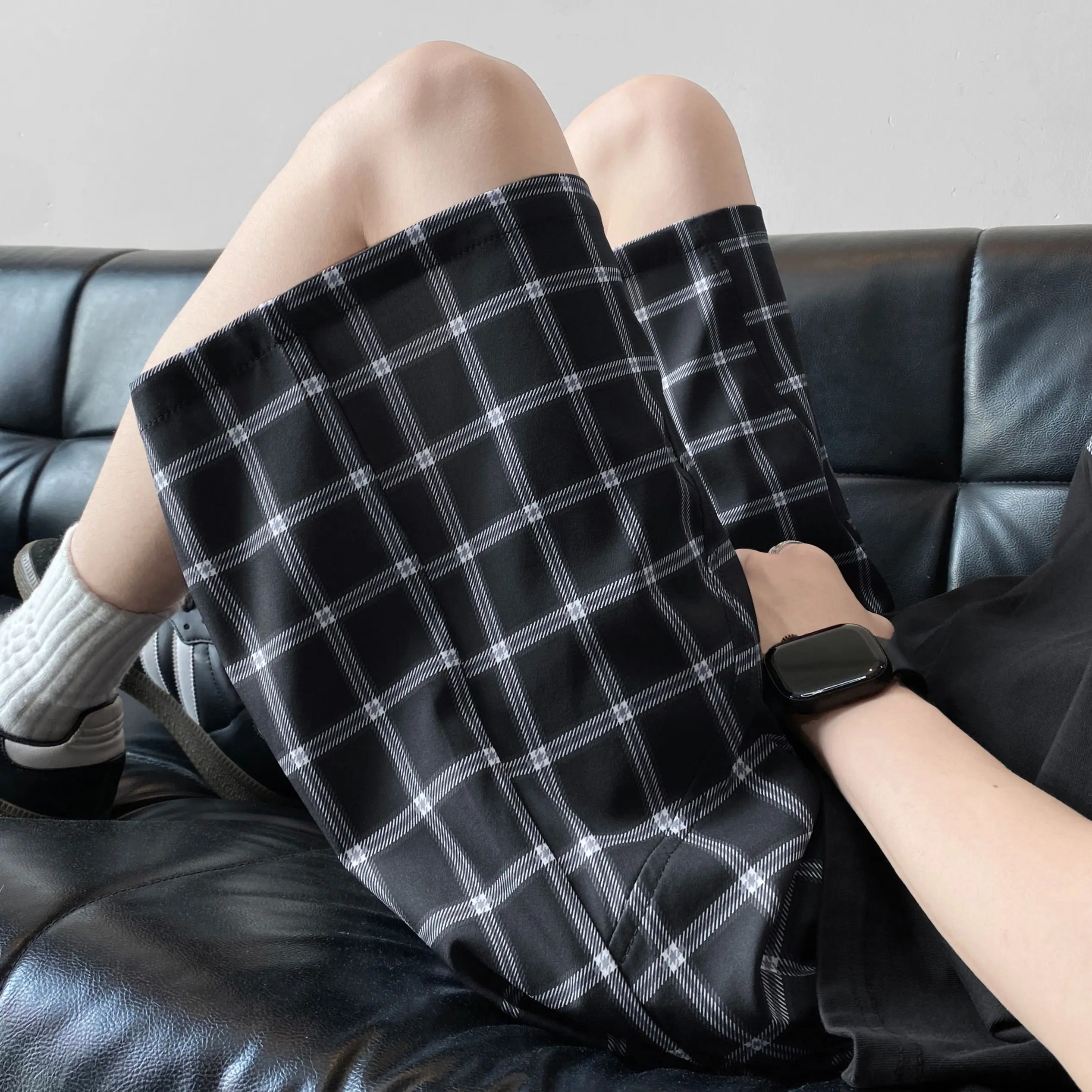 Men Black White Plaid Casual Shorts Summer Drawstring Loose Wide Leg Knee Length Shorts Lightweight Beach Walking Bermuda Shorts
