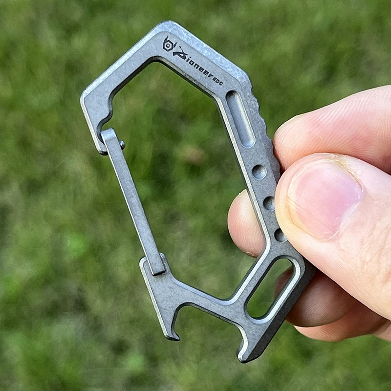 Titanium alloy car keychain springless quick buckle multifunctional EDC tool outdoor carabiner bottle opener keychain