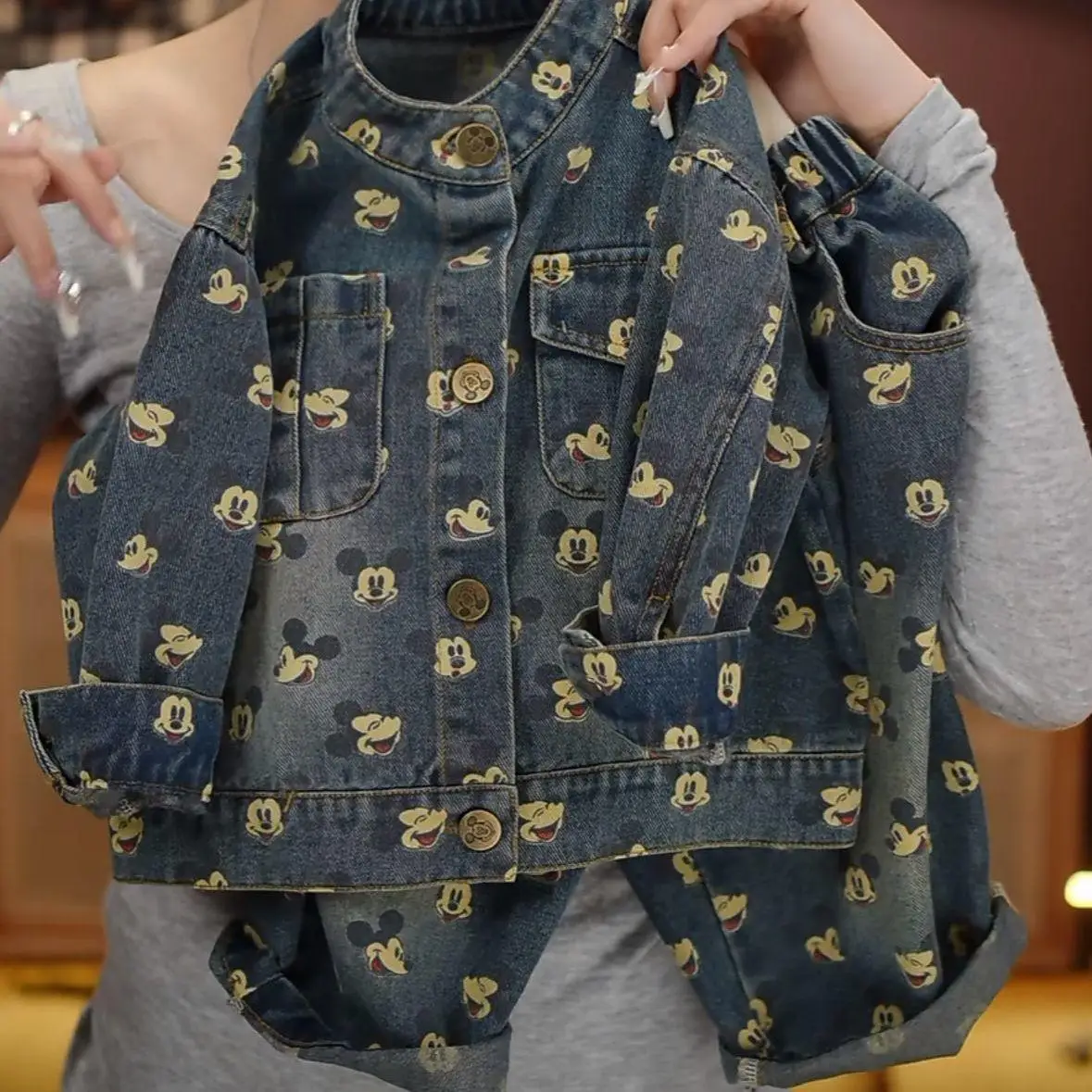 

Disney 2025 Mickey Boys' 2-Piece Set - Trendy Jeans & Top for Street Style, Casual Spring/Fall Outfit