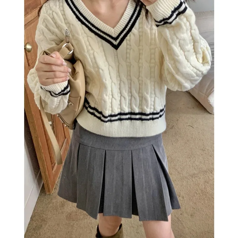 Spring Autumn Women V-Neck Loose Casual Pullovers England Style Black and White Striped Sweater Preppy Style Tennis Knit Sweater