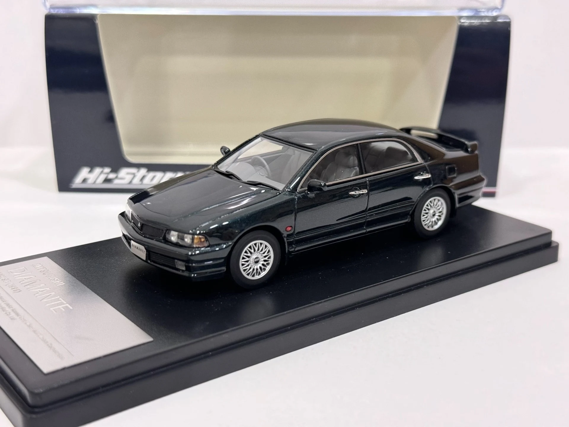

Flaws Missing Parts Hi Story 1/43 Scale Mitsubishi Diamante Dark Green Resin Car Model
