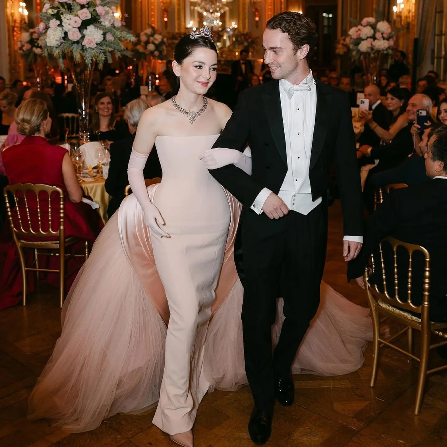 تنورة نسائية من التول المسائي بطول الأرض باللون الوردي مع ذيل، تصميم سبليت مركزي، تنانير تول ضخمة للغاية #2