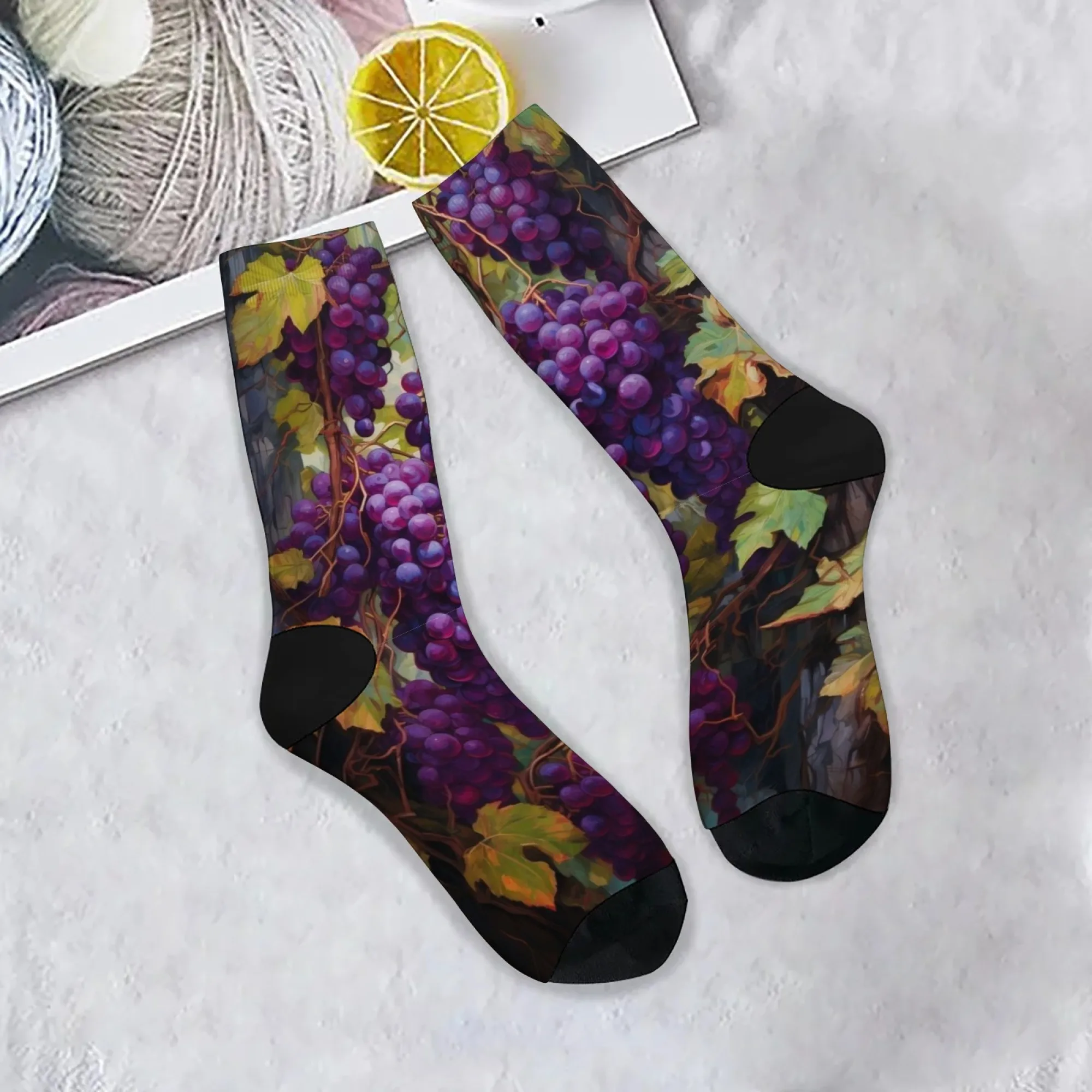Harajuku retro purple grape pattern printed socks, novelty street art realistic fruit style men's socks party holiday gift