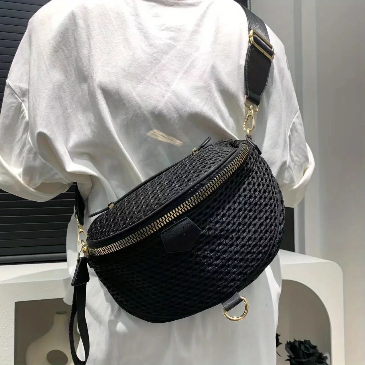 Women's Fashion Sports Lightweight Chest Bag Daily Use Wide Shoulder Strap Semi-circular Crossbody Bag