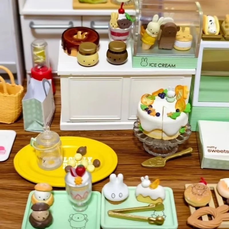 Mifile Dessert Shop Bakken Taart Miniatuur Scène Ijs Dessert Display Beeldje Blind Box Ornament Collectible Toy Figure