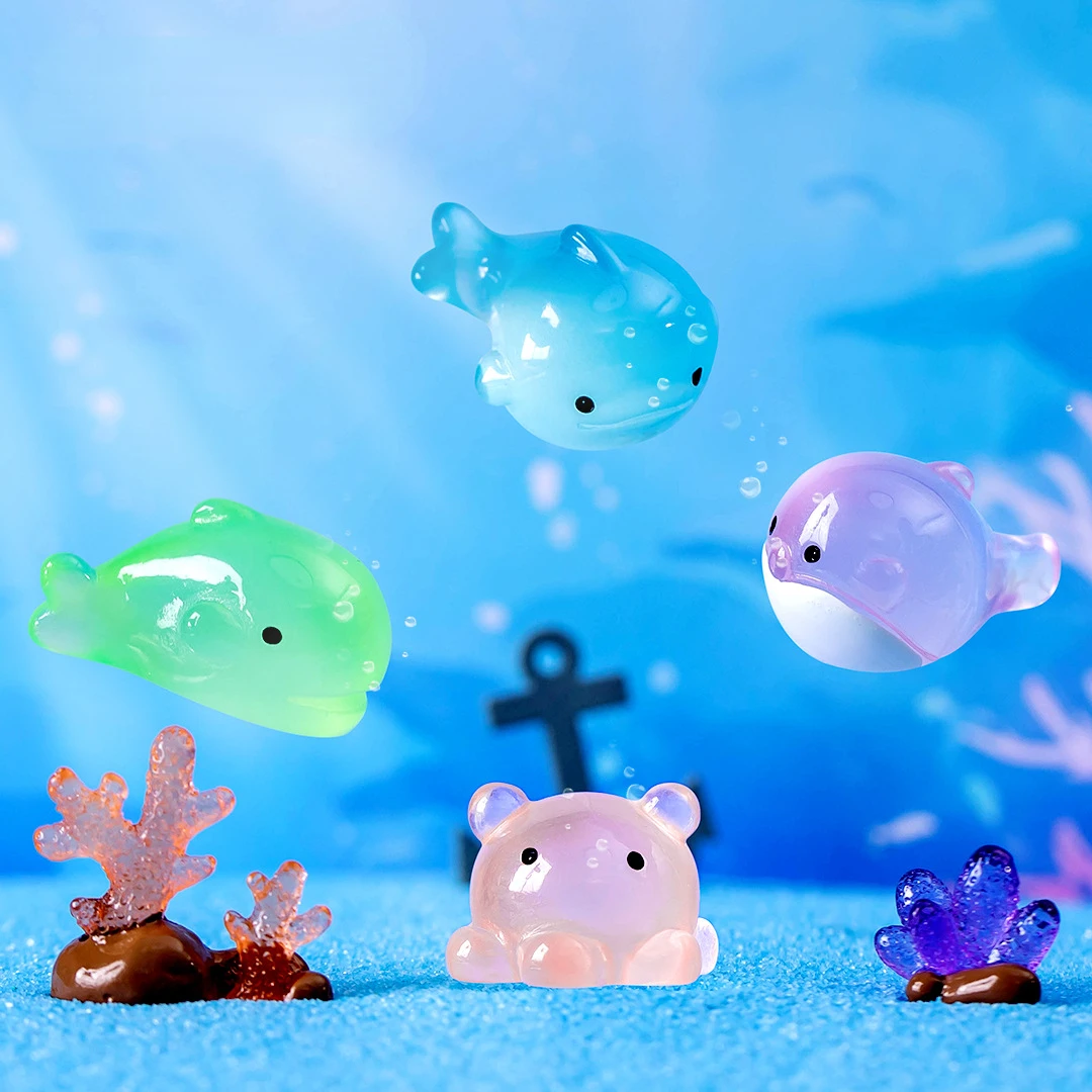 10/20/50PC Mini Luminous Resin Whale Glow in The Dark Miniature Ornament Tiny Octopus for Fish Tank Garden Dollhouse Accessories