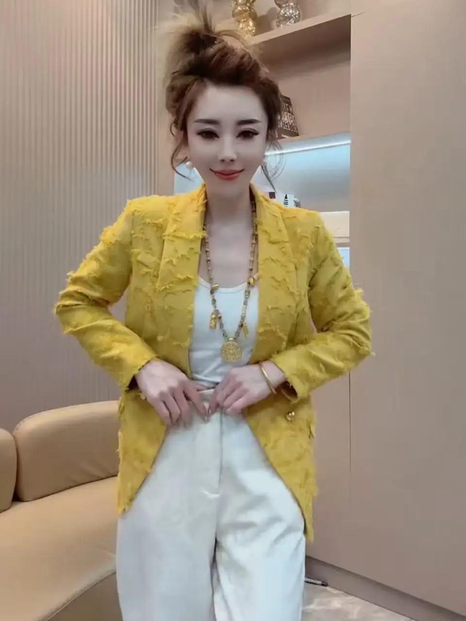 

Женский пиджак-блейзер на весну-осень 2026: Новая модель, свободный крой, приталенный силуэт