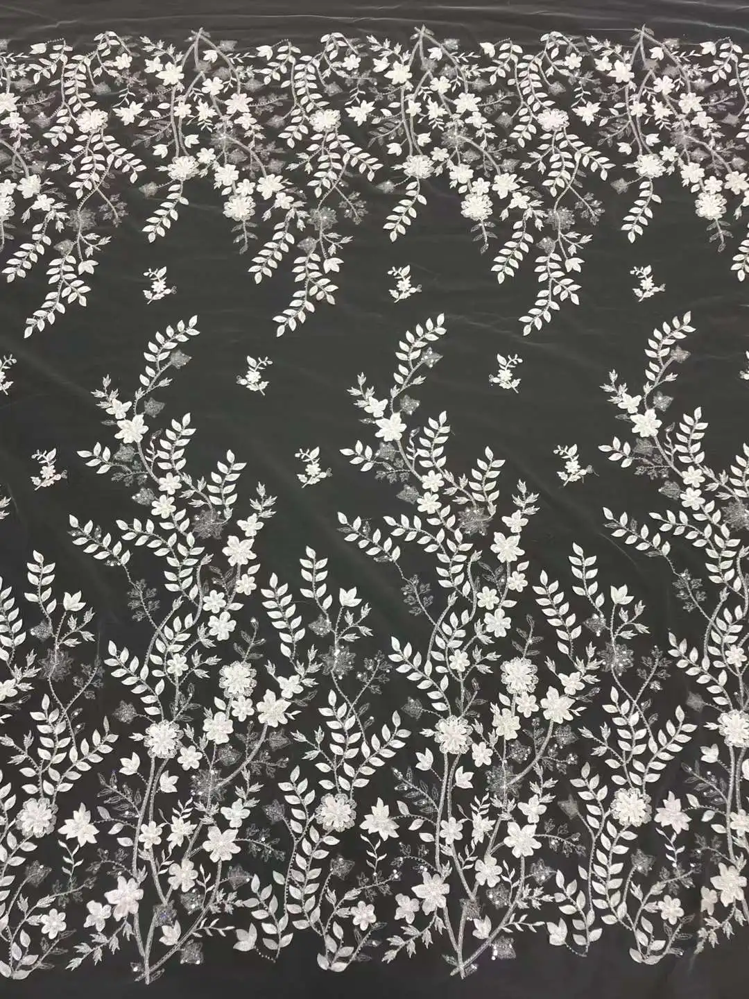 

European and American exquisite bead tube + sequin flower embroidery, fashionable white wedding lace, high quality and low price