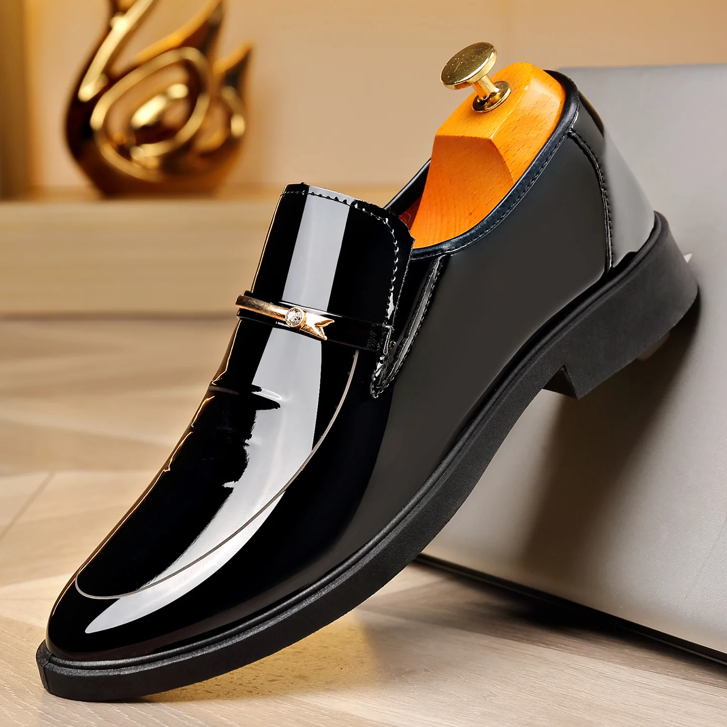 

Leather Shoes Men Luxury Business Oxford Breathable Patent Leather Formal Shoes Plus Size Man Office Wedding Flats Male Black