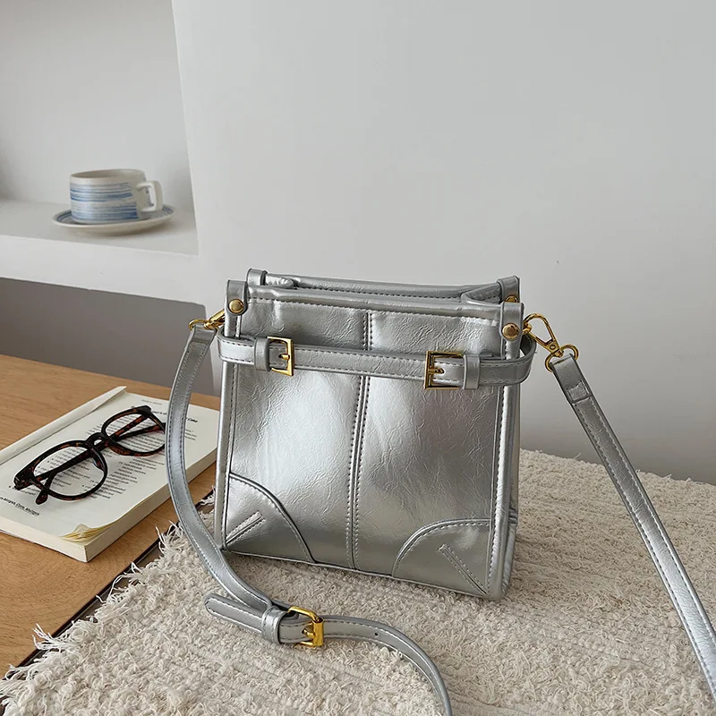 

Minimalist High-End Commuting Shoulder Bag Fashionable Japanese Korean Style Versatile Crossbody Bag for Men And Women