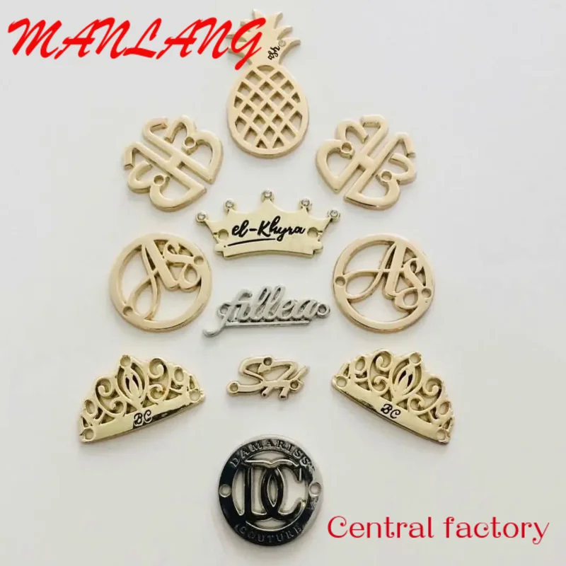 

Custom Custom garment accessories handbag engraved metal logo plate tags metal logo labels for hijab