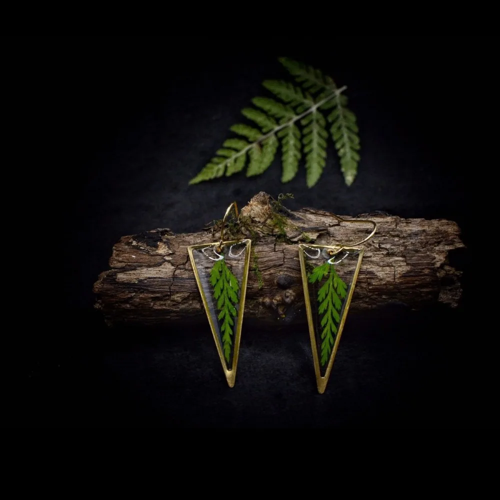 Tempérament créatif géométrique triangulaire résine époxy feuilles résine plante fleurs éternelles boucles d'oreilles pour femmes bijoux