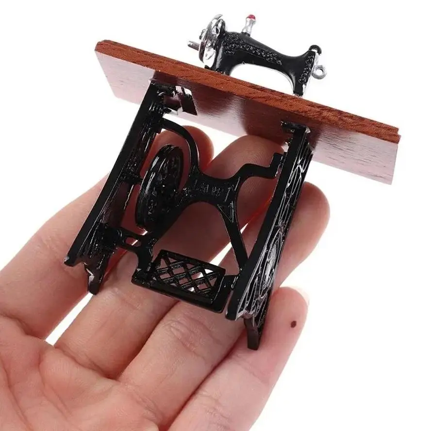 Creative Mini Wooden Sewing Machine Dollhouse Miniature Furniture Classic Style Craft Decor Kids Simulation Doll Home Accessory