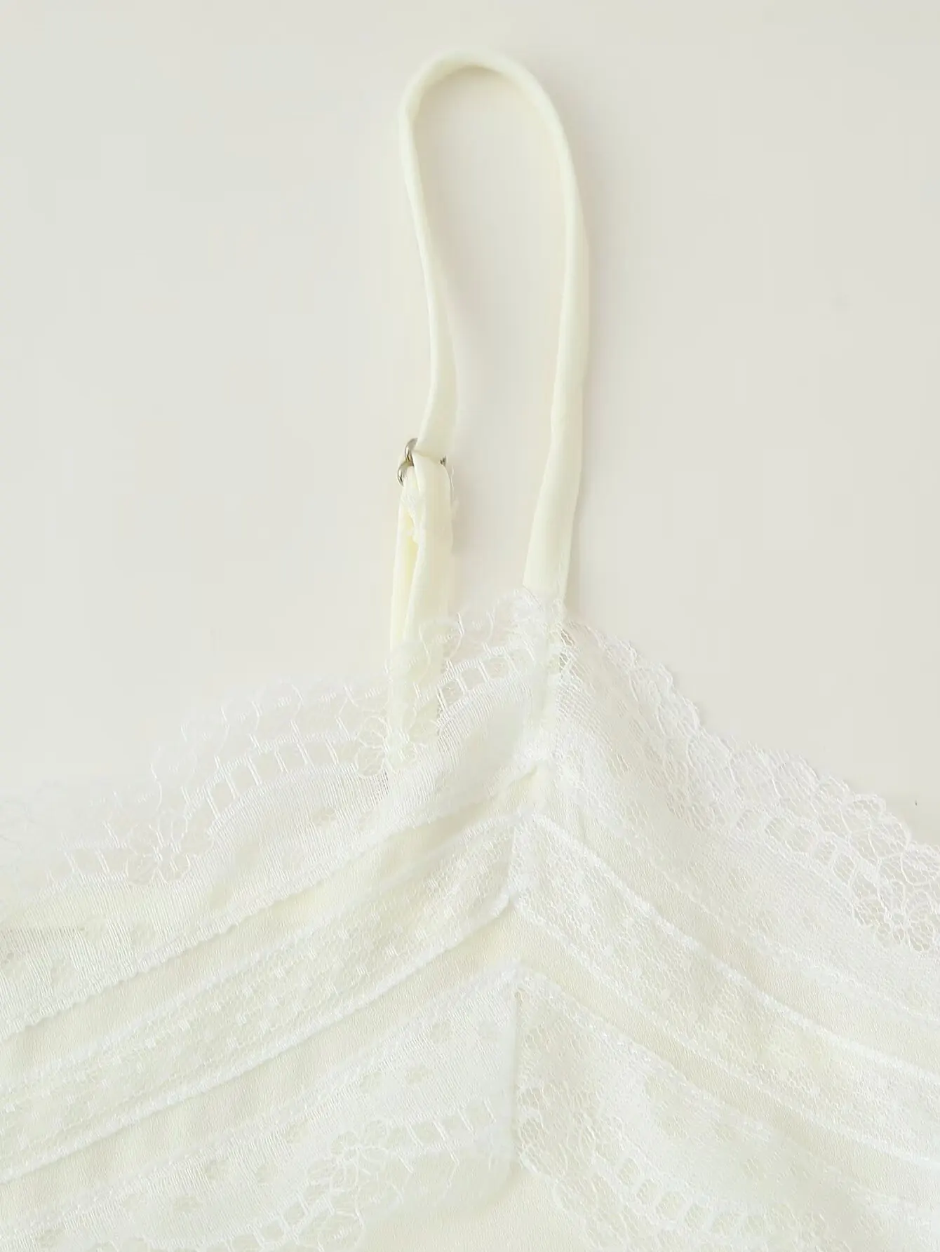 2025年新作レースランジェリースタイルトップ、レース刺繍入りストラップレストップ、レースランジェリー風トップ、ファッショナブルなレディースパーティ＆ナイトクラブトップ