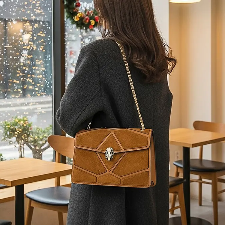 

Модная шикарная маленькая квадратная сумка на цепочке - женская нишевая минималистичная повседневная сумка через плечо через плечо