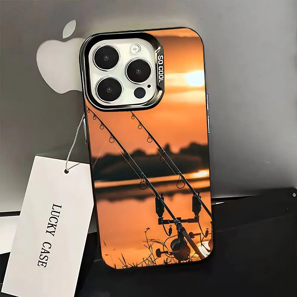 حافظة هاتف على شكل سمكة سمك الشبوط لهاتف آيفون 16,15,14,13,12,11,Pro,XS,Max,Plus,Mini,SE غطاء مقاوم للصدمات من الحلوى السوداء غير اللامعة