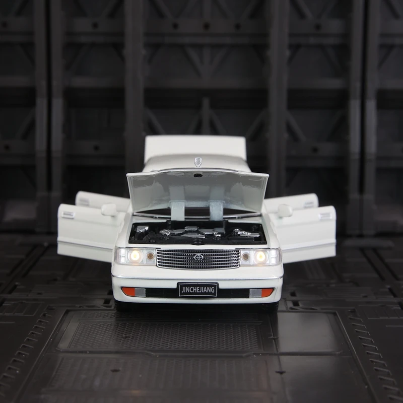 1: 32 simulación Toyota Crown coche en miniatura de aleación colección de adornos puertas de coche y tapa de motor maletero puede abrir regalo de coche