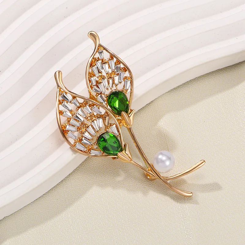 New Green Crystal Arabesque Leaf Brooch Elegant Botanical Clothing Pin Accessory Calla Lily Pearl Corsage