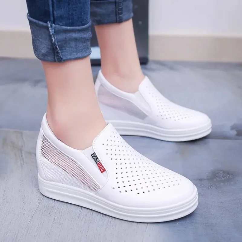 

2025 Spring and Autumn New Interior Height Increase Le Fu Shoes Lazy Step on Thick Soled Student White Shoes Hollow Single Shoes